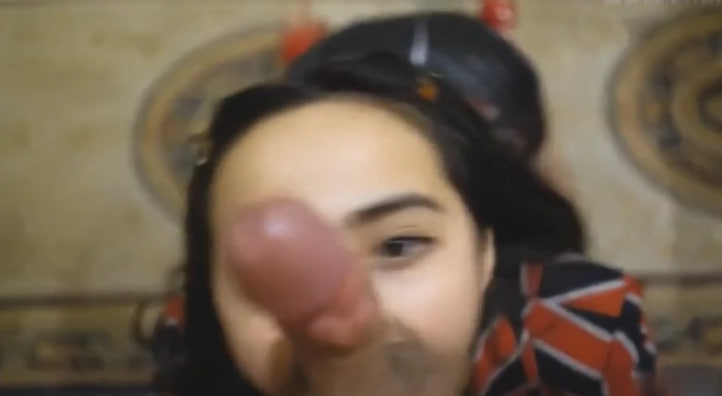 亚洲骚货饥渴难耐 上下两张小嘴轮流伺候洋人大鸡巴