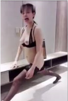 白皙淫娃一字马热身，惨遭男友疯狂口爆颜射！