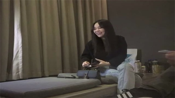 沈先生与高颜值反差美女的吃鸡激情夜，前凸后翘大长腿极致诱惑！